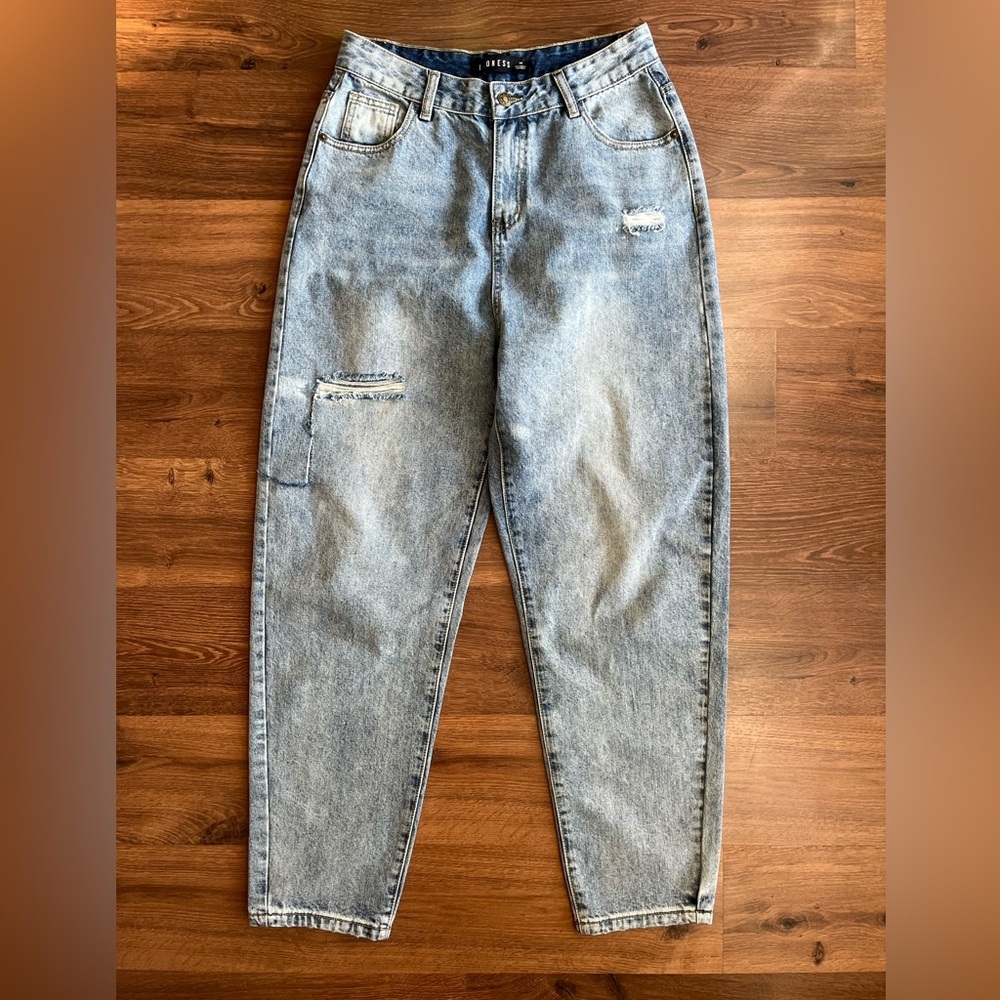 Lioness Women’s Faded Blue Relaxed Ripped Jeans 👖💙